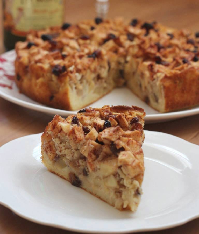 Gâteau moelleux aux Pommes & raisins à l'ancienne - Recette Special
